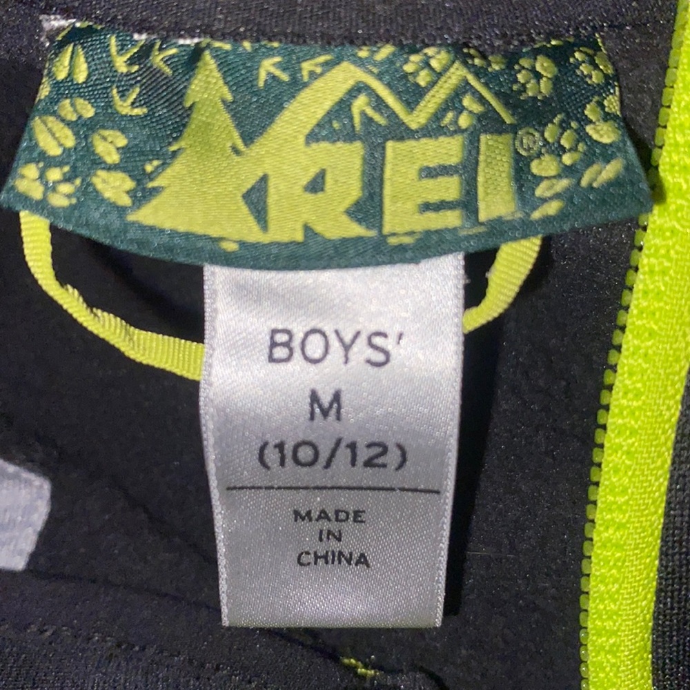 REI boys soft shell “Co-op activator” size 10/12